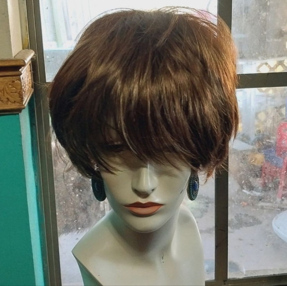 Golden Brown Short Wig - Picture 3 of 15